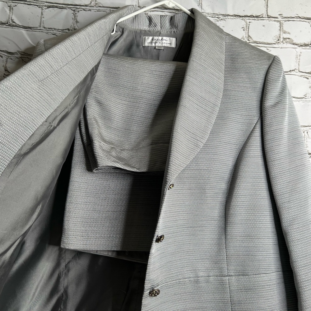 B0055 Tahari Arthur S. Levine Blazer Suit + Skirt set